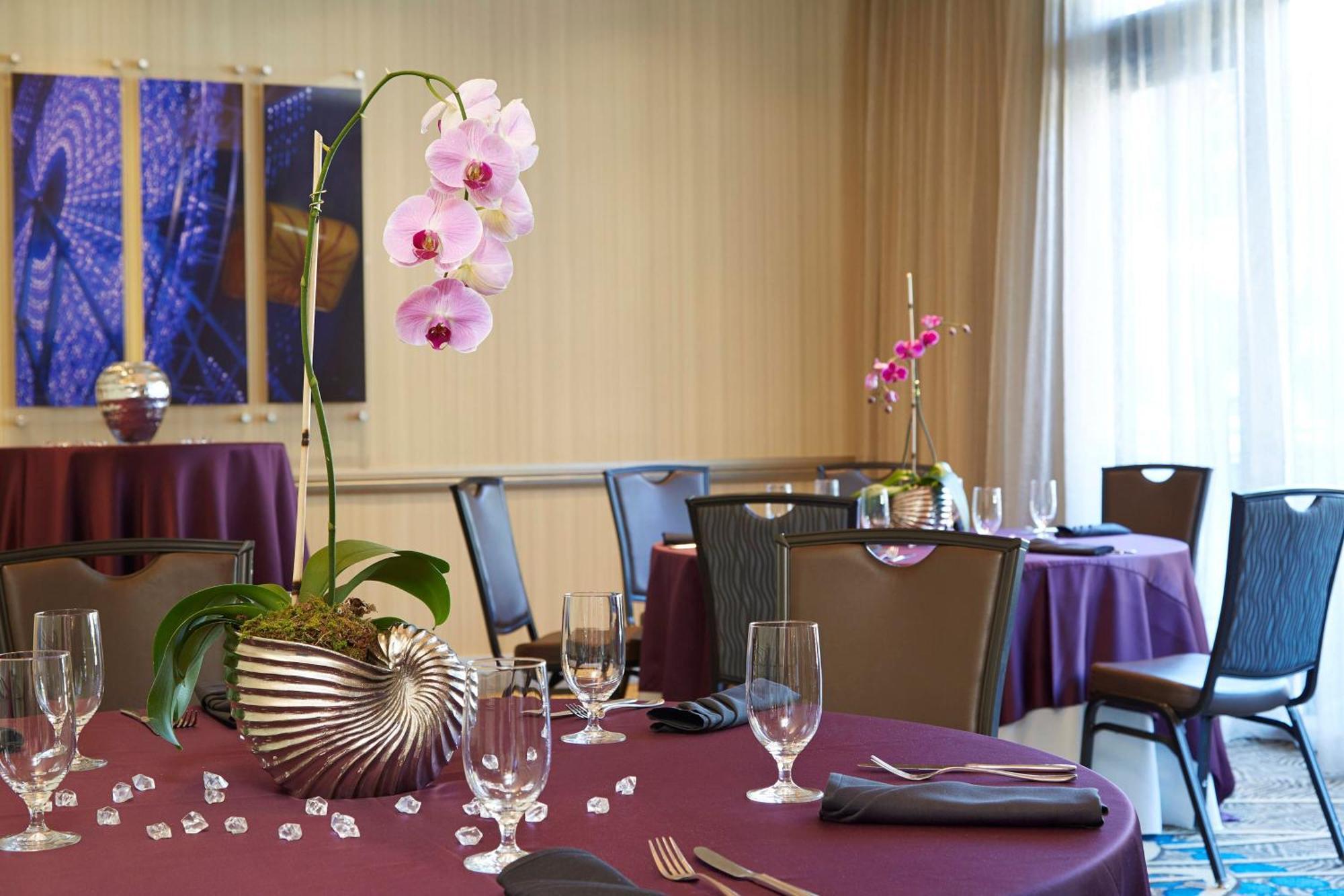 Renaissance Midtown 4*