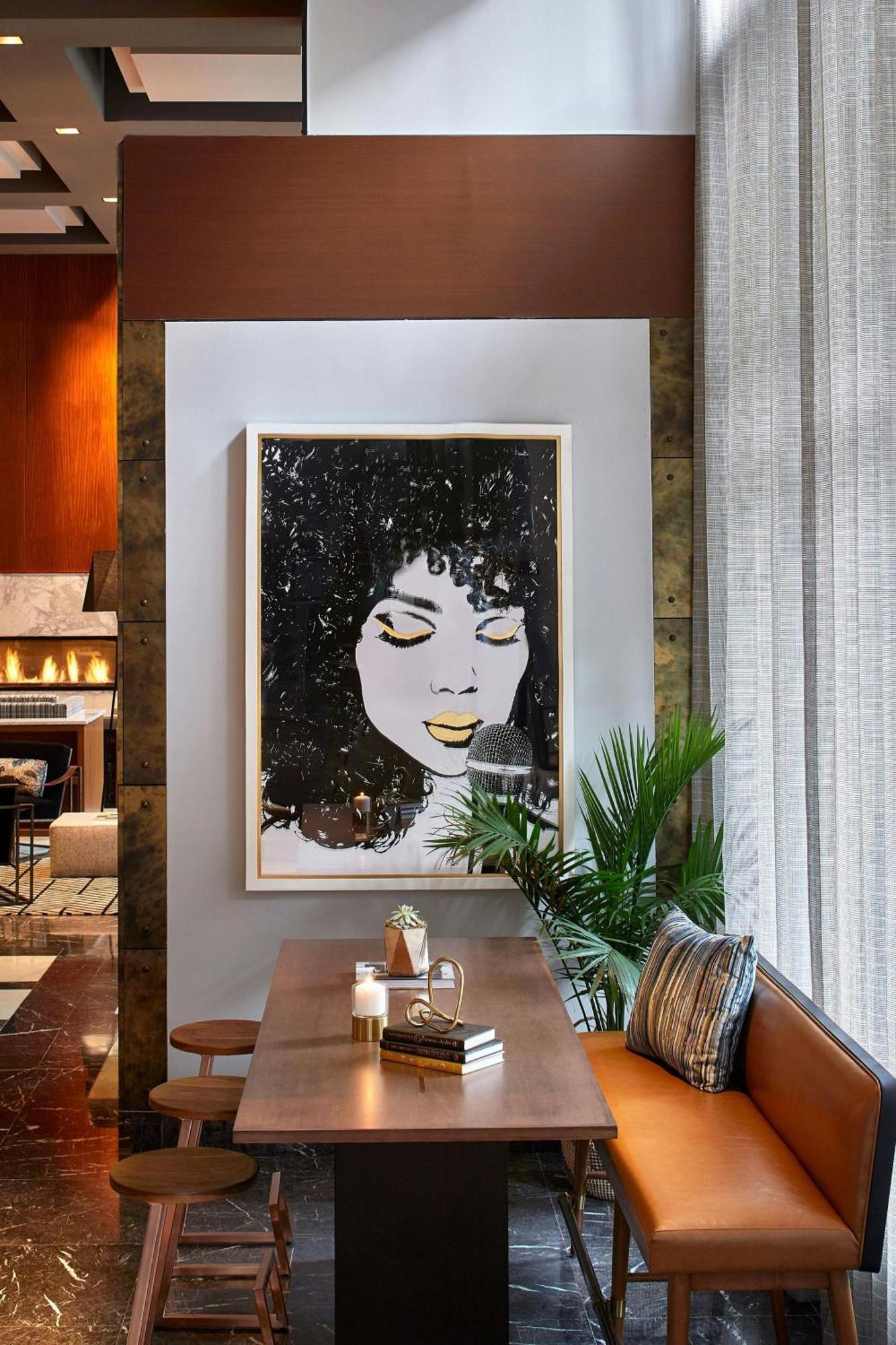 Renaissance Midtown 4*