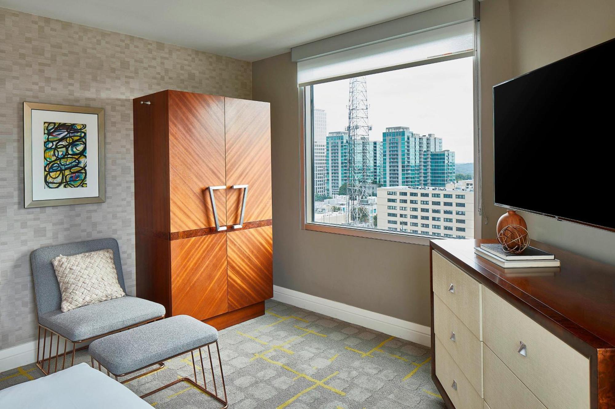 Renaissance Midtown Hotel