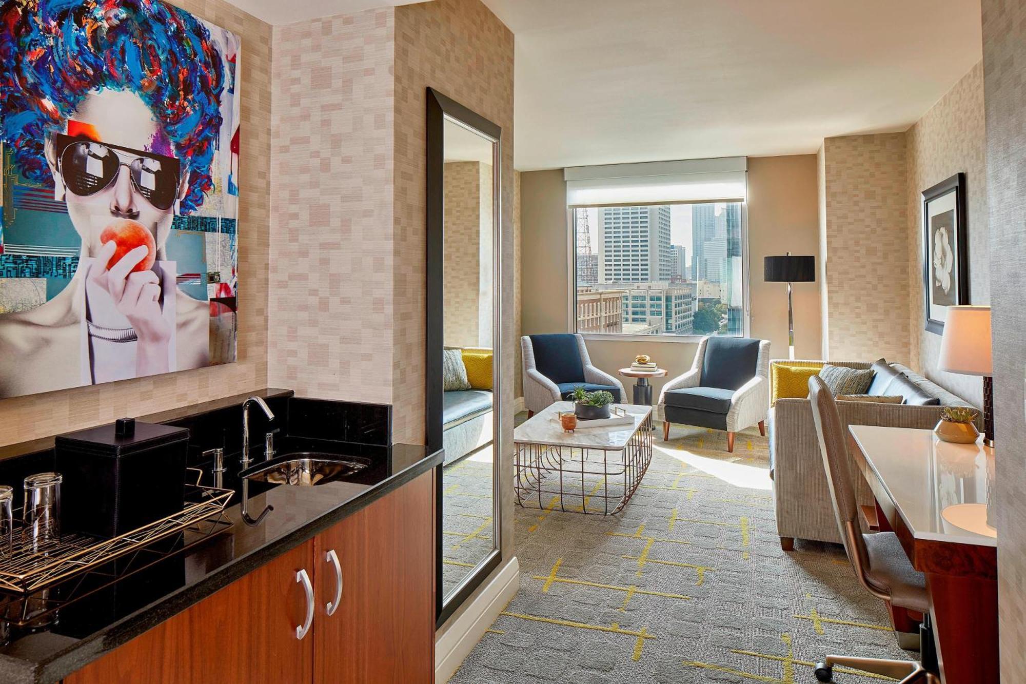 Renaissance Midtown Hotel 4*