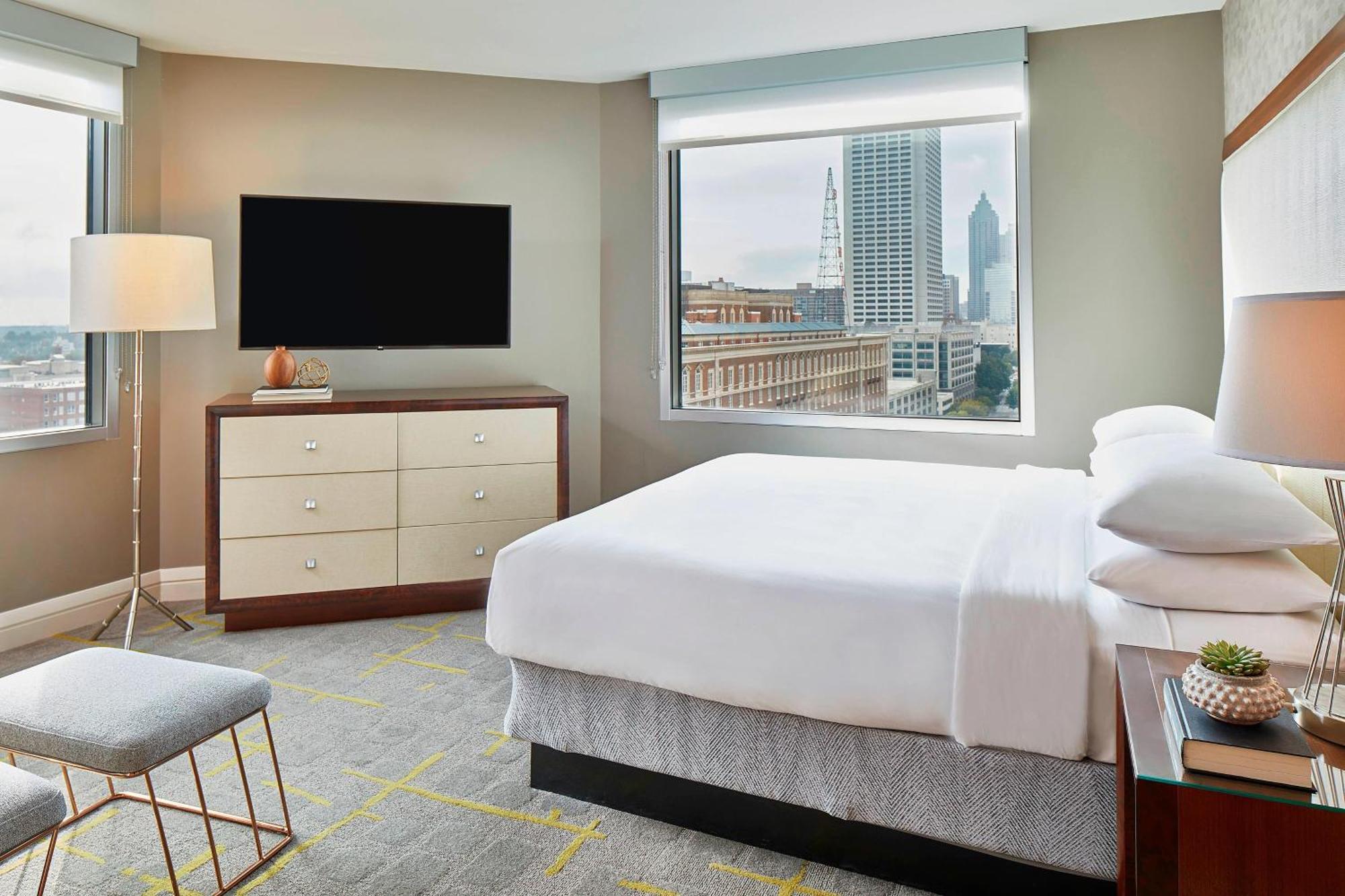 Renaissance Midtown 4*