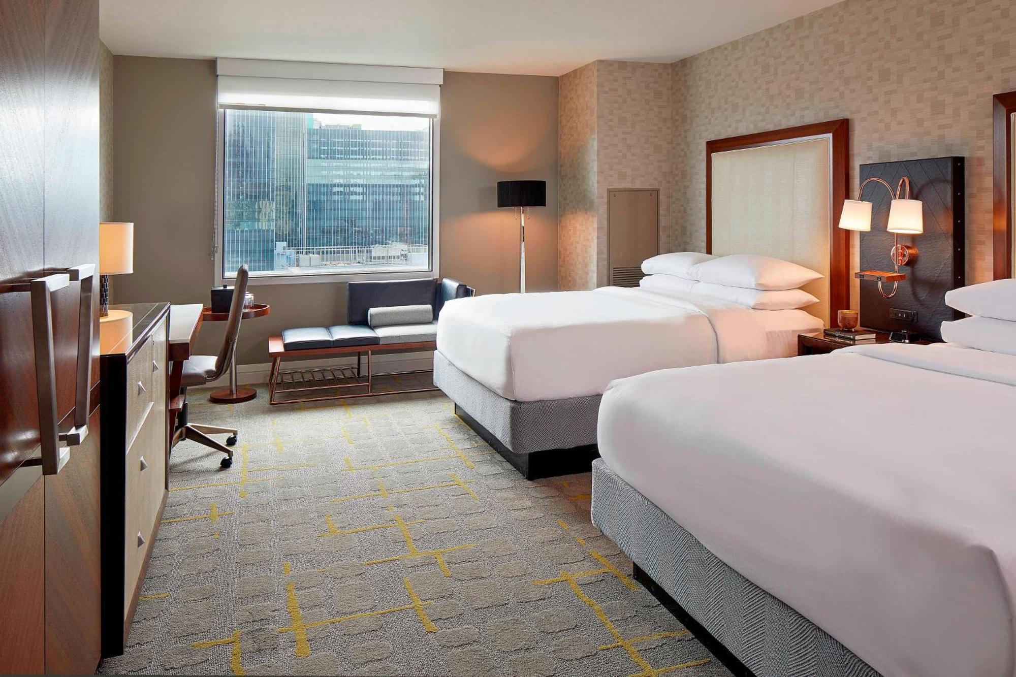 Renaissance Midtown Hotel 4*
